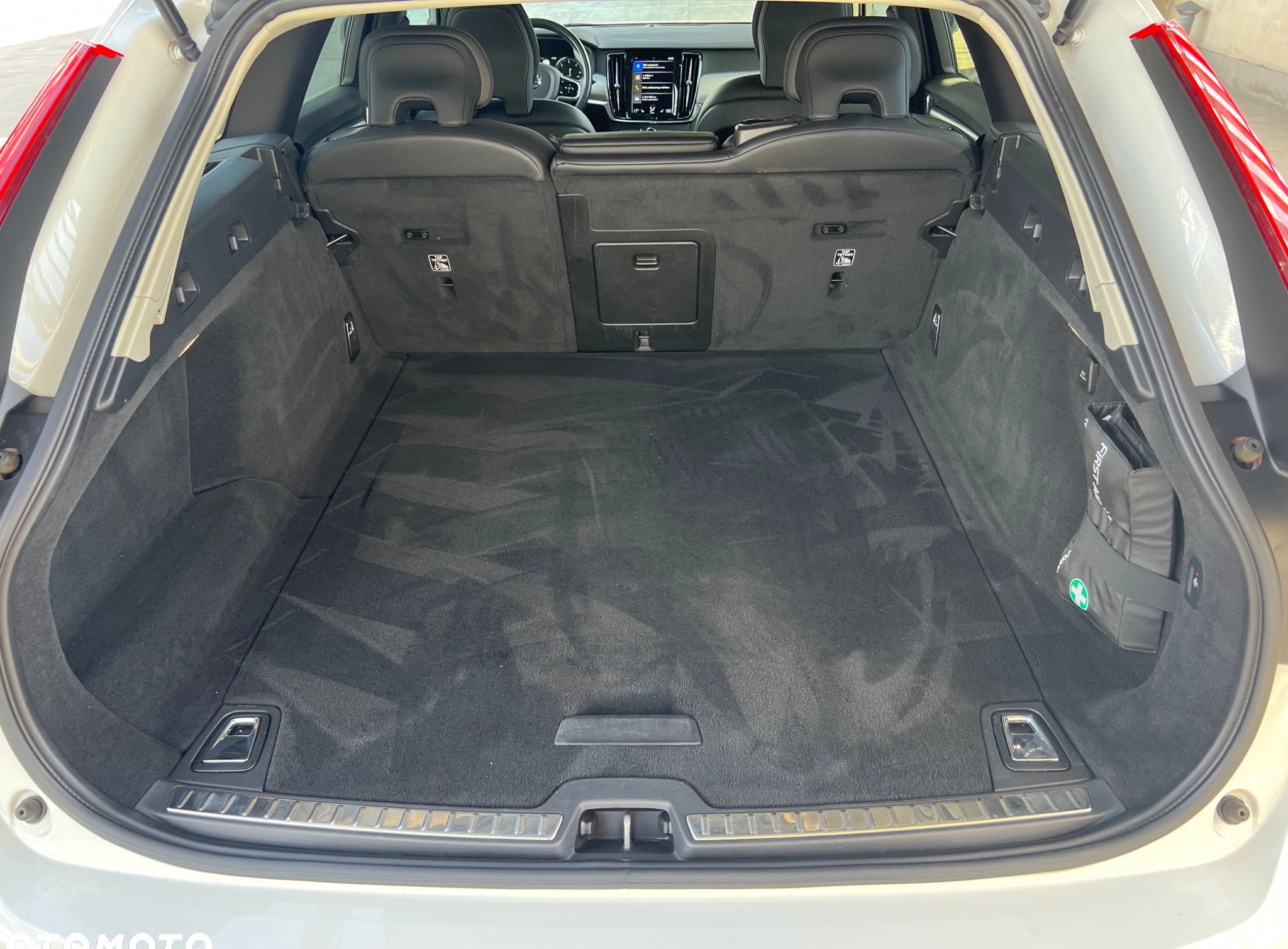 Volvo V90 cena 134900 przebieg: 99000, rok produkcji 2019 z Annopol małe 466